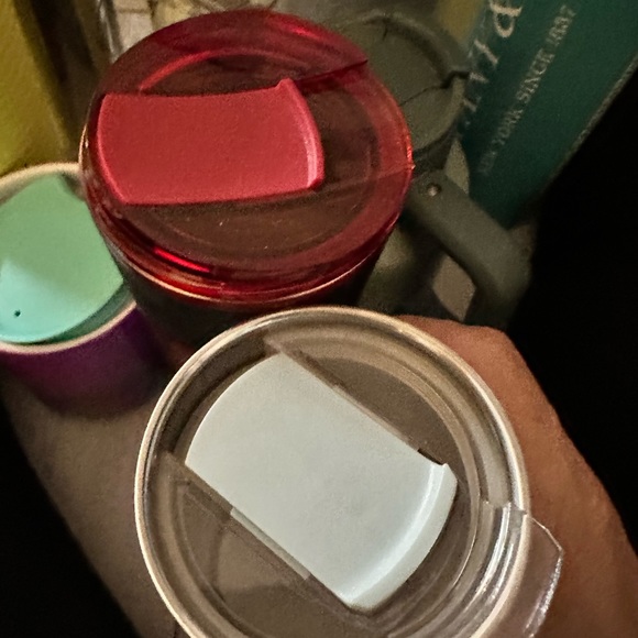 Set if 4 pure white Starbucks tumblers - Picture 3 of 3